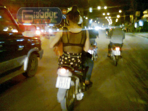 Choáng với váy áo trong suốt dạo phố của thiếu nữ Việt - 7