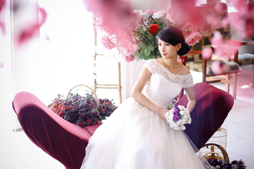 4 mẫu váy #039;cứu tinh#039; cho cô dâu ngực lép - 10