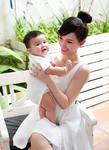 Quỳnh Chi: “Đã tiến bộ khi chăm con” - 1