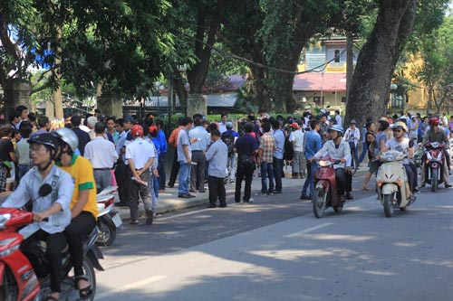 Hết ngày viếng, người dân vẫn đổ về nhà Đại tướng - 3