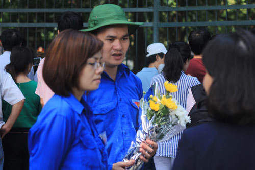 Hết ngày viếng, người dân vẫn đổ về nhà Đại tướng - 6