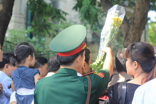 Hết ngày viếng, người dân vẫn đổ về nhà Đại tướng - 8