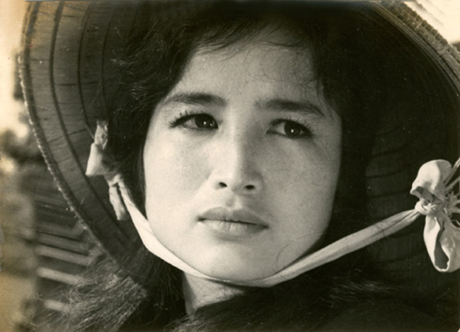 Nghệ sĩ nhân dân Trà Giang là một trong nữ diễn diên nổi tiếng nhất trên màn ảnh rộng Việt Nam giai đoạn những năm 70, 80 thế kỷ 20.
