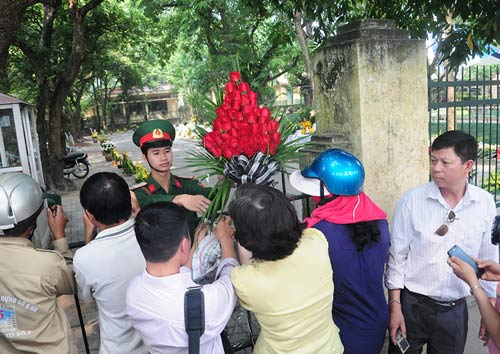 Chùm ảnh: Người dân viếng Đại tướng - 7