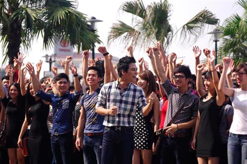 Thi hát trên truyền hình: “Đãi cát lấy...cátquot; - 1
