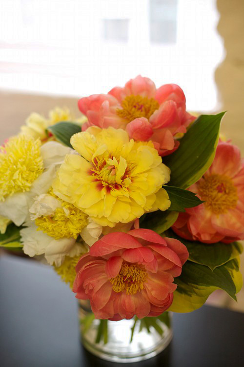 Hoa đẹp 20-10: Cắm Mẫu đơn làm điệu bàn ăn - 12