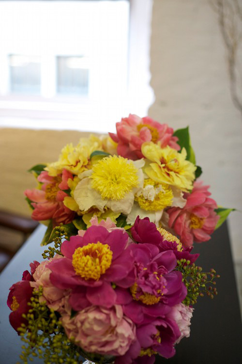 Hoa đẹp 20-10: Cắm Mẫu đơn làm điệu bàn ăn - 9