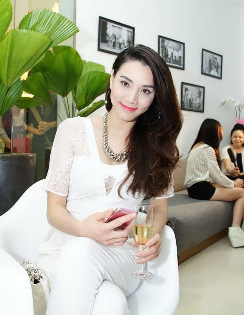 HH Hương Giang đẹp mặn mà quot;gái một conquot; - 9