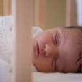 Làm mẹ - Mẹ bật điều hòa cho mát là ích kỷ?