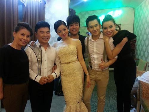 Thúy Vinh khoe ảnh chồng con ở Singapore - 9
