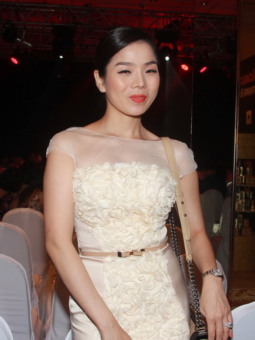 Lệ Quyên cười tít mắt bên Vũ Thu Phương - 2