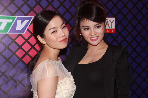 Lệ Quyên cười tít mắt bên Vũ Thu Phương - 7