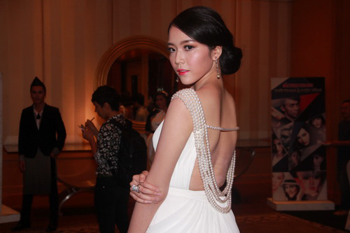 Lệ Quyên cười tít mắt bên Vũ Thu Phương - 14