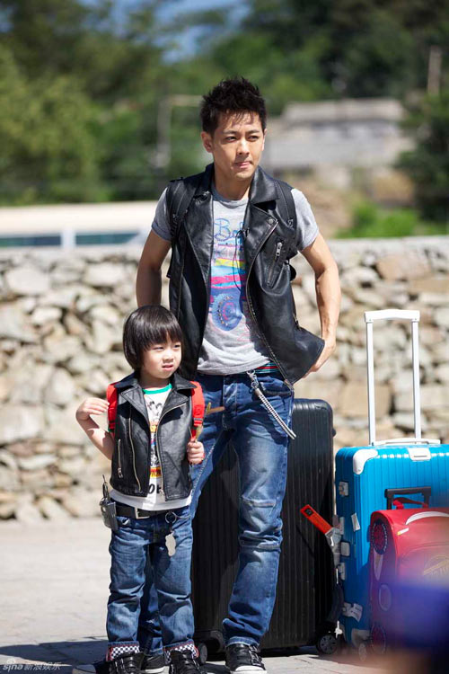 Dad! Where Are You Going?: Lâm Chí Dĩnh chăm con - 1