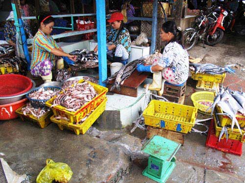 Ớn lạnh công nghệ làm chả cá siêu bẩn - 1