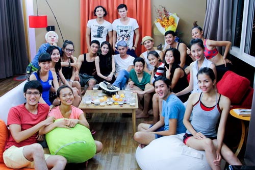 Thủy Tiên thân mật với thí sinh Next Top Model - 10
