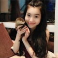 Làng sao - Elly Trần cưng nựng rái cá như người yêu