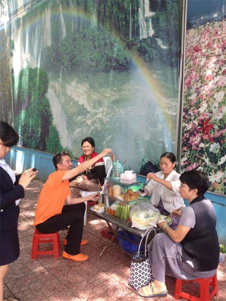 Thành Trung âu yếm hôn “công chúa nhỏ” - 7