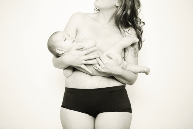 Bộ ảnh về cơ thể phụ nữ sau sinh nằm trong dự án “The 4th Trimester Bodies Project” (Tạm dịch Dự án cơ thể mẹ quý 4 (tiếp theo 3 quý mang thai)) được khởi xướng bởi nhiếp ảnh gia Ashlee Wells Jackson.
