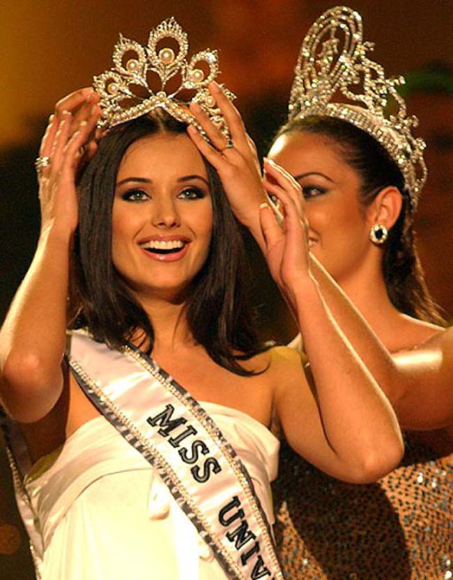 Miss Universe 2002 đến từ Nga - Oxana Fedorova được nhận định là hoa hậu đẹp nhất trong lịch sử cuộc thi này.
