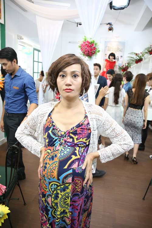 DV Hạnh Thúy bụng bầu 6 tháng vẫn nhí nhảnh - 1