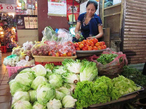 Giá rau giảm từ 10% - 25% - 1