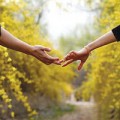 Eva Yêu - Nắm chặt tay em, đừng buông anh nhé!