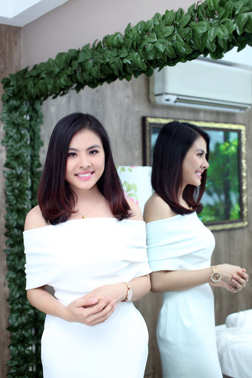 Lộ diện mẹ và em trai của Vân Trang - 8