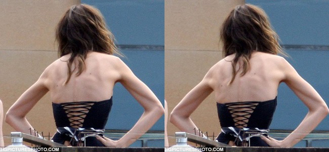 Theo tờ Dailymail, đã có thời kì Miranda Kerr gầy đến độ trơ cả xương khi cô cố gắng giảm cân để đến Úc chụp hình quảng cáo. 
