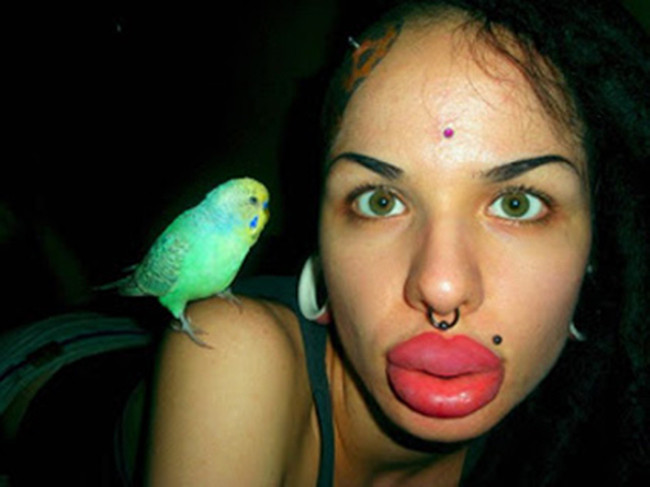 Kristina Rei là một cô gái nổi tiếng với hơn 100 lần bơm silicon vào môi.
