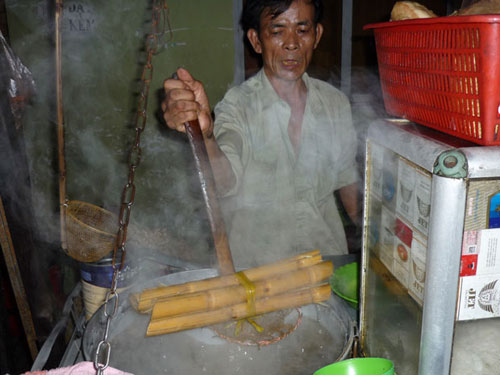 Người bán hủ tíu gõ bắt đầu khốn đốn - 1