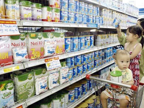 Chuyện giá sữa và nỗi buồn của các bà mẹ - 1