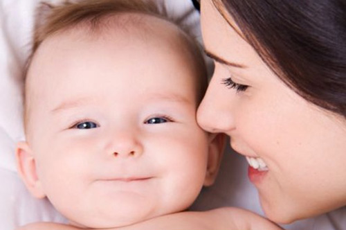 “Chấm điểm” tình cảm em bé với mẹ - 1