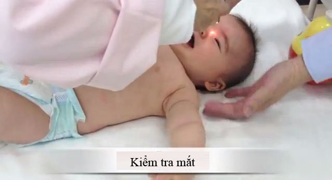 Kiểm tra thị lực và võng mạc mắt.

Bài liên quan:

Cận cảnh một trường mẫu giáo Nhật 'xịn'

Nuôi con mùa đông cần những thứ này!

Dạy trẻ sơ sinh: mỗi tháng một 'chiêu'

Mẹ chăm thì sướng, bố chăm thì...thường

'Choáng' bé 6 tuổi xinh như hotgirl

'Zoom' cảnh tắm cho bé tại BV Phụ sản
