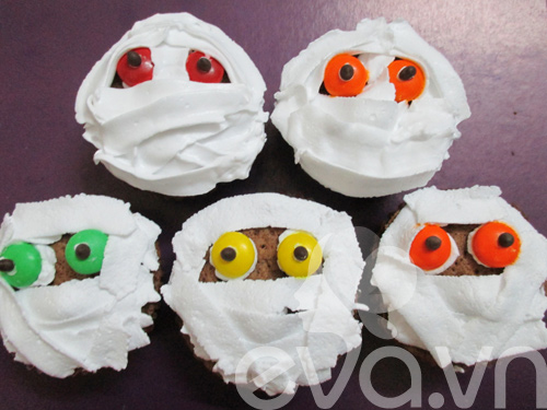 Chào Halloween bằng cupcake “xác ướp” - 10