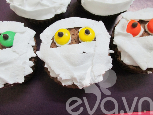 Chào Halloween bằng cupcake “xác ướp” - 12