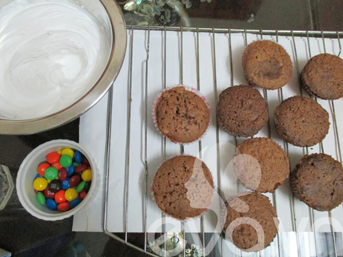 Chào Halloween bằng cupcake “xác ướp” - 6