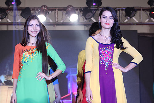 quot;Phù thủyquot; Diễm Hương đeo ngọc trai 2 tỷ - 9