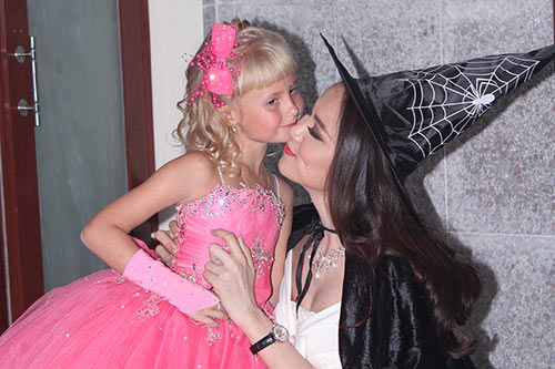 quot;Phù thủyquot; Diễm Hương đeo ngọc trai 2 tỷ - 10