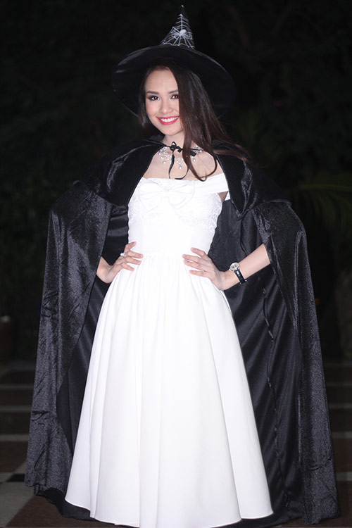 quot;Phù thủyquot; Diễm Hương đeo ngọc trai 2 tỷ - 3