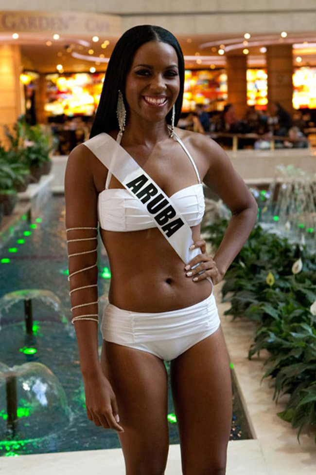 Hoa hậu Aruba với thân hình thiếu săn chắc. 

