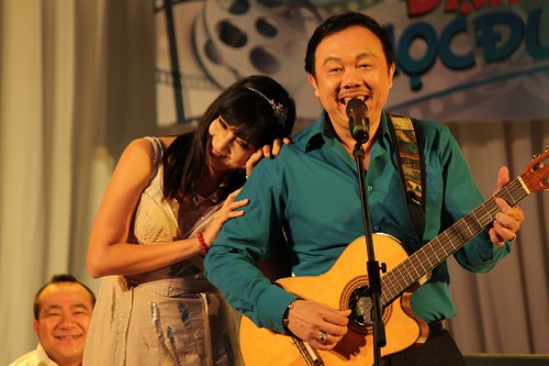 Hoài Linh quot;cưa sừngquot; làm học sinh quậy phá - 8