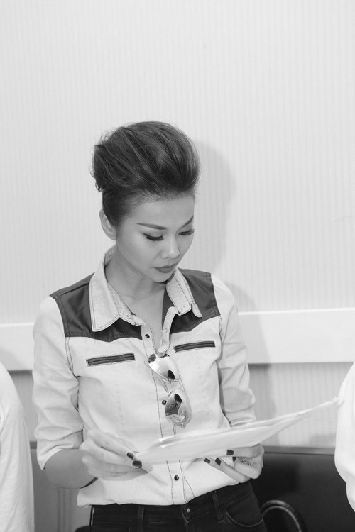 Thanh Hằng nghiêm túc trong vai trò chỉ đạo - 1