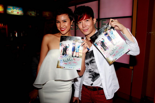 Nathan Lee xách túi 60 triệu gặp gỡ fan - 13