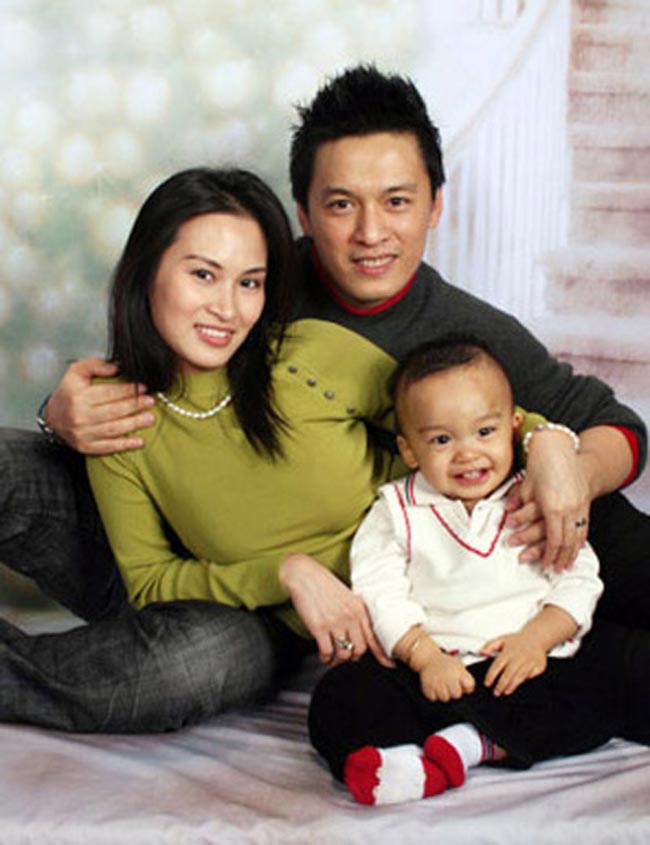Hình ảnh hạnh phúc của gia đình Lam Trường - Ý An trước kia.
