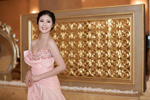 HH Ngọc Hân e thẹn khoe ngực đầy - 4