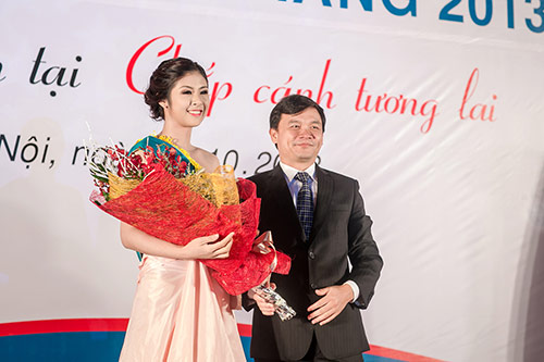 HH Ngọc Hân e thẹn khoe ngực đầy - 10