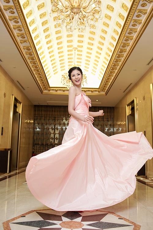 HH Ngọc Hân e thẹn khoe ngực đầy - 8