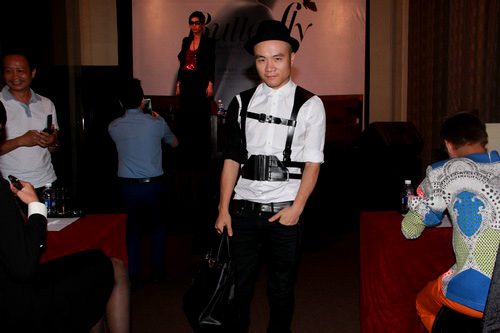 Đỗ Mạnh Cường phủ đồ hiệu gần 400 triệu đồng - 9