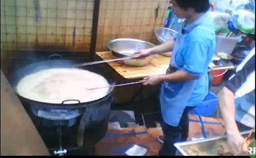 Cận cảnh #039;chế#039; dầu ăn cống rãnh ở Trung Quốc - 1